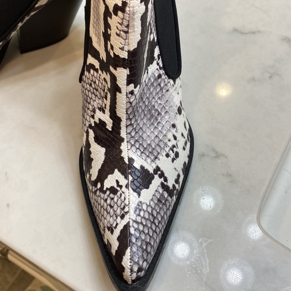 Zara boots. Worn once. Super cute just have not worn. Smoke and pet free home - Picture 5 of 6